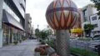 東西に走るのが伊勢町通り