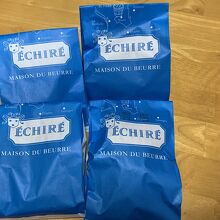 ひとつずつ紙袋にいれてくれる、これは無料