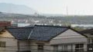 三国の街外れにあります