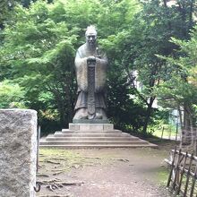 湯島聖堂孔子像