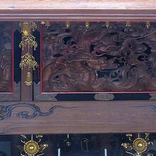 本堂外陣の欄間飾り