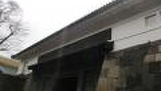 日曜日の16時30分頃大雨の中こちらの門をくぐりました