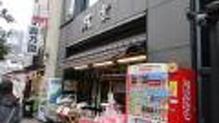 下町情緒が感じられる商店街です