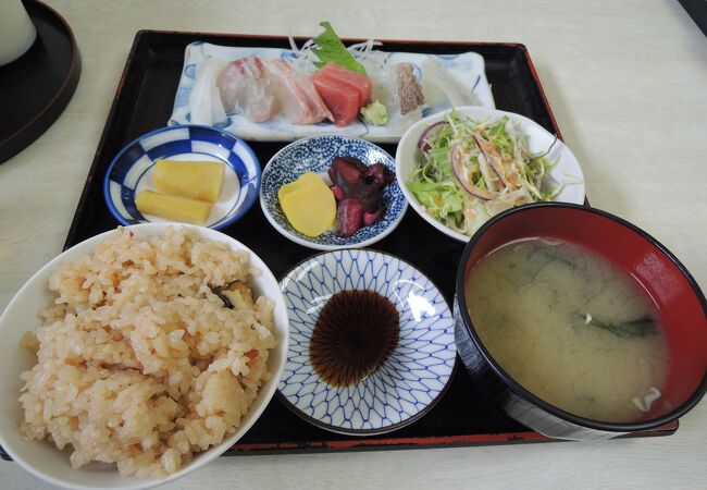 追加料金でサザエ飯