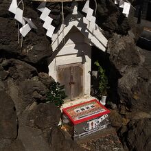 富士塚上の浅間神社奥宮