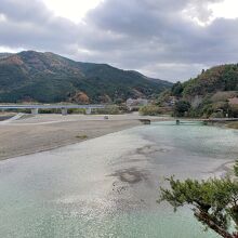 臥龍山荘からみた肱川です