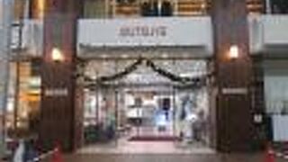 建物全体が井筒屋としての売り場です。