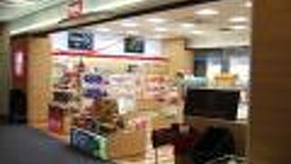 小さ目の売店です