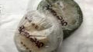 工事のため駐車場の方で営業中