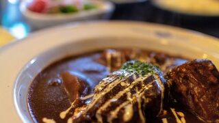 川湯温泉駅内で食べる絶品ビーフシチュー