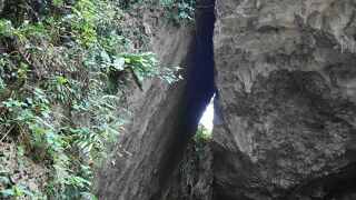 崇高で厳粛な雰囲気