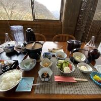 朝食の内容もマグロの刺身が出るなどなかなか。