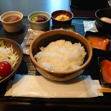 朝食！和食と洋食が用意されてます。