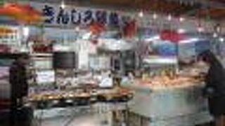 刺身がいろいろ楽しめます。