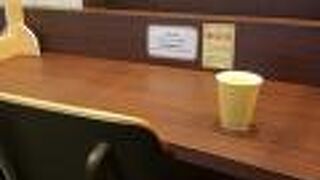 広いラウンジでした。