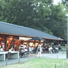 開放感にあふれたスタバです