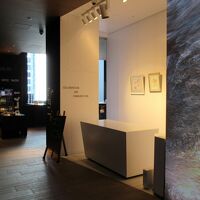 メインロビーのエレベーターホールもプロジェクションマッピング