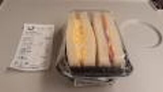 2021年３月13日現在、車内販売でのプレミアムミックスサンドの取扱いはないそうです