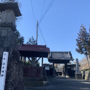 城の遺構が残ったお寺