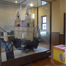 館内の展示物　南蛮船の模型