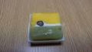 生菓子「野遊び」は、色彩が、春らしい鮮やかさでした