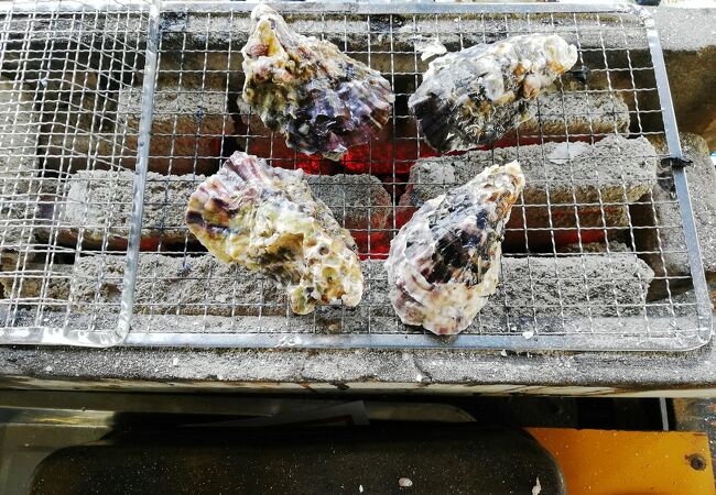 炭火での焼き牡蠣はとても美味しいですよ