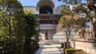 お寺っぽくない本堂