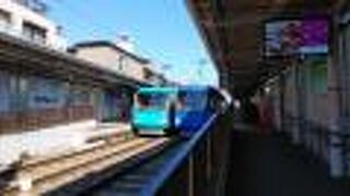 世田谷のまちをゆっくりと走る電車