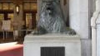 三越のライオン像