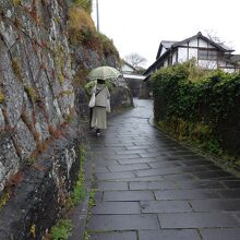 二王座歴史の道への坂道