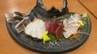 牛すじ煮込みと刺身盛合せを日本酒で！