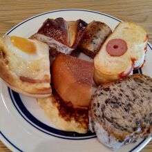 食べ放題のパン