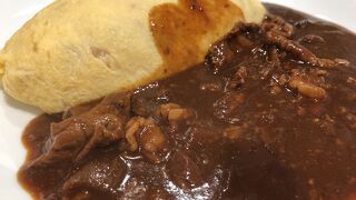 梅田のデパ地下にあってサクっと食べられて便利な有名オムライスのカウンターのお店