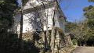 復元楼門などがある城址公園です