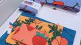 モマミュージアムショップもある