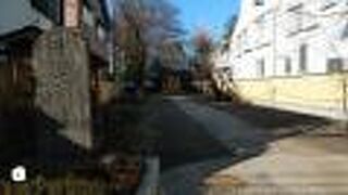 植物が適度にあり、落ち着いた雰囲気