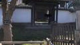 のんびりと歴史を感じながら歩くの