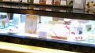 幅広い年齢層のお客様がお買い求めに