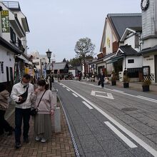 電柱がない通りですっきりしている