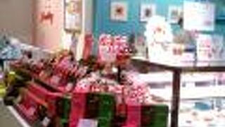 パステルカラーの可愛らしい店舗