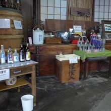 店内入ってすぐ左手に試飲コーナーがあります