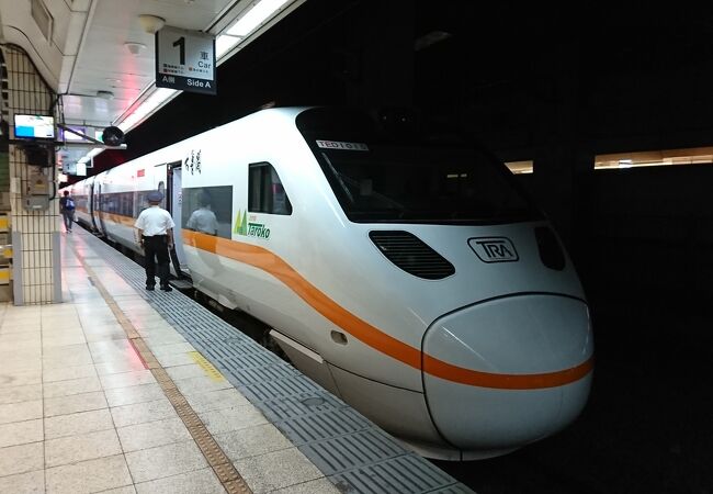 台鐵太魯閣號（タロコ号）&台鐵普悠瑪號（プユマ号） Amazon | 台湾限定 プラレール 台湾鉄路管理局(台鉄) 太魯閣