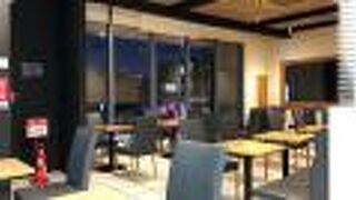 カフェスペースが広い！