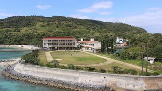 慶留間島と外地島を結ぶ橋です。青い海の景観が良かったです