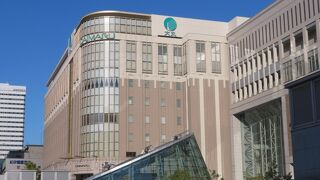 駅に直結しています