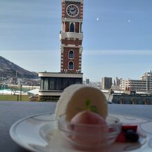 ヨーロッパ気分で一人ながらお食事。