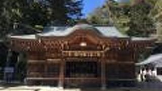 鳥居が建つ拝殿