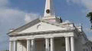 白さが美しい教会です