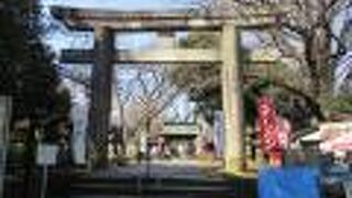 どっしり頑丈な鳥居です