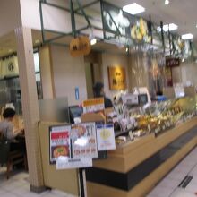 左がイートインスペース